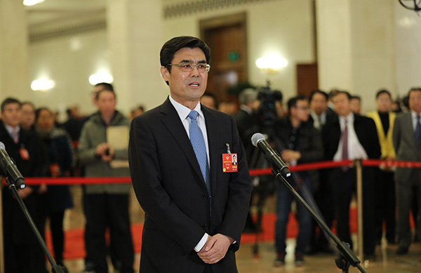 	中国储能网讯：全国政协十三届一次会议3月15日举行闭幕会。全国政协委员、国家电网公司董事长舒印彪在经过“委员通道”时接受媒体采访