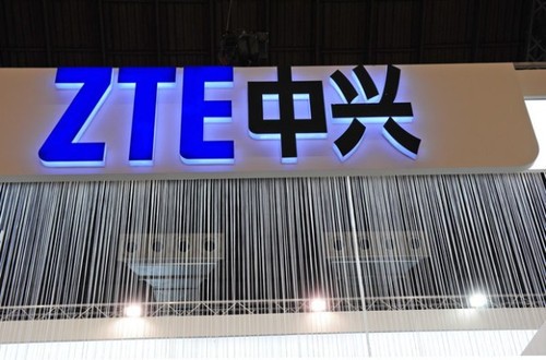                 	                     近日，中兴通讯发布定增公告，拟向不超过十名特定投资者非公开发行股票，募集资金不超过130亿元，非公开发行股票不超过68683.6万股，资金将主要用于面向5G网络演进的技术研究和产品开发项目，有望进一步提升公司5G长期竞争力和未来5G市场的份额。 曾经位于手机第一阵营&ldquo;中华酷联&rdquo;的中兴，在互联网兴起的时代被逐步落下，4G时代中兴手机的发展并不尽如人意