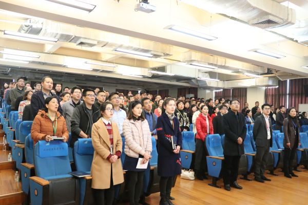                 	                    	3月12日，为响应公司&ldquo;优化产业布局，促转型谋新篇&rdquo;的经营战略，由远东控股集团远东大学组织的&ldquo;和谐大讲堂&rdquo;之行业动态第二期顺利举行。本期活动特邀主讲嘉宾孙昕博士（教授级高工、电气和电子工程师学会(IEEE)高级会员，中国电机工程学会会士、常务理事兼电力建设专委会主任委员，中国能源研究会常务理事兼能源互联网专家委员，国务院特殊津贴专家）作《能源转型与综合能源系统》的主题报告