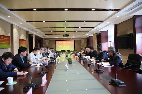 　　3月14日，由江苏省计量科学研究院承担的国家质检总局科技计划项目&ldquo;自动衡器型式评价检测系统研制&rdquo;与&ldquo;手持式电子计价秤防作弊监督检测系统&rdquo;顺利通过专家验收，进一步彰显江苏省计量科学研究院的科研能力。&nbsp;&nbsp;图为验收会现场&nbsp;　　来自中国计量科学研究院、中国衡器协会、中国测试技术研究院等单位的7名专家组成的验收委员会通过听取项目工作报告，观看现场演示，并经质询与讨论，一致认为江苏省计量科学研究院提交的验收资料齐全，完成了项目任务书目标
