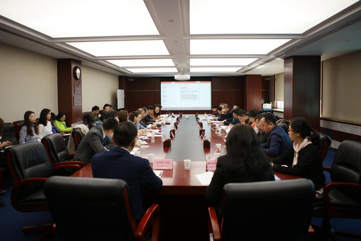　　3月16日，由質(zhì)檢總局推薦，中國計量科學(xué)研究院(簡稱“中國計量院”)牽頭，蒙古國標(biāo)準(zhǔn)與計量局、內(nèi)蒙古自治區(qū)計量測試研究院共同承擔(dān)的國家重點(diǎn)研發(fā)計劃“政府間國際科技創(chuàng)新合作”重點(diǎn)專項“中蒙能源領(lǐng)域關(guān)鍵計量標(biāo)準(zhǔn)與技術(shù)合作研究”項目啟動會在北京召開。  圖為項目啟動會現(xiàn)場  攝影：陳杭杭 　　蒙古國標(biāo)準(zhǔn)與計量局主席甘圖木·蓋巴德拉合一行，質(zhì)檢總局科技司、國際司，中國計量院、內(nèi)蒙古自治