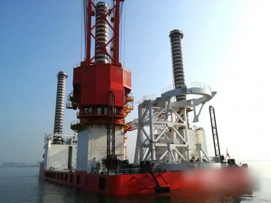                                         	　　记者14日从海上福州领导小组办公室获悉，海上风电一体化作业移动平台&mdash;&mdash;&ldquo;大桥福船&rdquo;号已于日前完工，预计月底航行至兴化湾海域，投入&ldquo;福清兴化湾海上风电场一期(样机试验风场)&rdquo;项目使用。		&ldquo;大桥福船&rdquo;号驶向兴化湾海域	　　&ldquo;大桥福船&rdquo;号总长108.5米，型宽40.8米，型深7.8米，设计吃水4