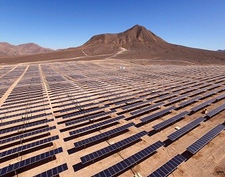 　　全国人大代表、晶科能源CE0陈康平认为，对“应用领跑者”项目，增加技术评分占比，进一步增强技术打分的梯度和技术难度;并侧重考虑以实际发电效果作为项目评价依据，合理地鼓励“先进技术先应用”;支持更多种类型的潜在领跑技术，并形成合理可执行的监督管理机制。　　“光伏领跑者计划”是国家能源局从2015年开始，每年实行的光伏扶持专项计划