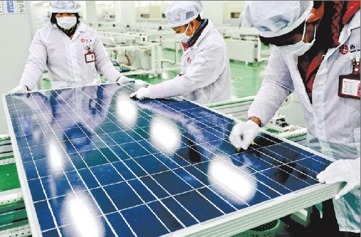 																								&nbsp;&nbsp;&nbsp;&nbsp;&nbsp;&nbsp; 中欧贸易史上金额最大的贸易争端&mdash;&mdash;中欧光伏案&ldquo;峰回路转&rdquo;，日前达成价格承诺方案。27日，中国机电产品进出口商会、中国可再生能源学会、全联新能源商会、中国资源综合利用协会可再生能源专业委员会、中国光伏产业联盟等5家行业组织联合发表声明称，中国光伏产业代表与欧委会就中国输欧光伏产品贸易争端达成价格承诺