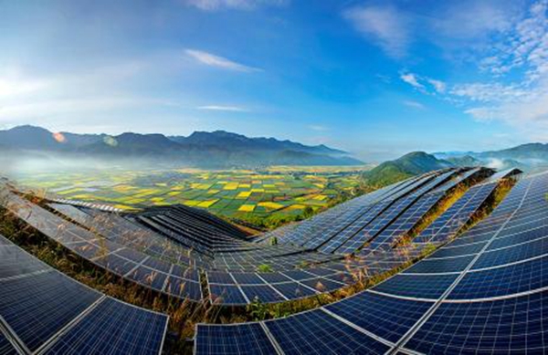 高达53GW的新增装机,让2017年光伏行业发展再攀高峰。而根据赛迪智库发布的《2018年中国光伏产业发展形势展望》显示,在供给侧,各环节新增及技改产能在2018年逐步释放