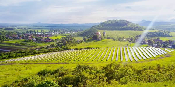                                         	　　美国政府拒绝了欧盟（EU）提出的免除最高欧盟太阳能进口关税的要求。		　　在向世界贸易组织（WTO）提交的一份联合文件中，欧盟断言其太阳能产品的价格上涨和产量下降对美国&ldquo;没有造成任何严重损害&rdquo;，因此不应受到严厉处罚，但被华盛顿方面驳回