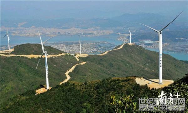 一个个&ldquo;大风车&rdquo;屹立山顶，风叶随风转动，呼呼作响，每转一圈便产生一度&ldquo;绿色电力&rdquo;&hellip;&hellip;在惠州，首个风力发电项目已经投用。未来，类似场景还会出现在更多地方