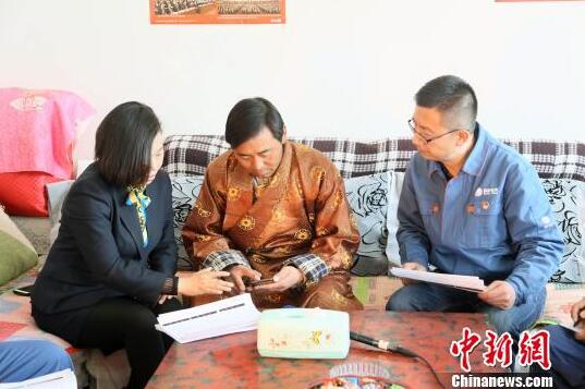 农村电气化网讯:
“塞纳村是乌兰县17个村中,使用互联网平台率最高的村,村民收入稳定,18岁至55岁人口占比70%,便于推广微信缴费试点工作。”乌兰县供电公司经理高毓27日说