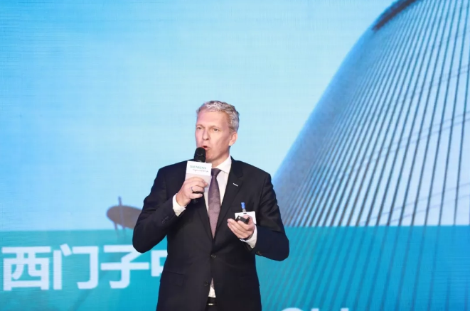 原标题：专访西门子麦明锐：电力行业数字化转型痛点何在？            近几年来，随着大数据、云计算、物联网、移动互联等相关技术的不断发展，电力行业的数字化转型已经成为大势所趋。目前，中国的电力行业不断探索高效环保、降本增效的可持续化发展道路