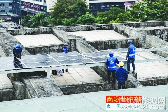 

鳳崗行政中心光伏項(xiàng)目建設(shè)中。林韻 攝



2月2日，鳳崗行政中心光伏項(xiàng)目通電投產(chǎn)