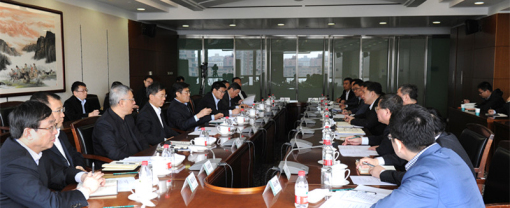 				　　3月30日，国家电网公司董事长、党组书记舒印彪与中国电子信息产业集团有限公司董事长、党组书记芮晓武举行会谈，就强化技术创新、共享优势资源等方面达成共识，双方签署了《战略合作框架协议》。公司副总经理、党组成员杨晋柏，中国电子副总经理、党组成员陈旭出席会谈并代表双方在协议书上签字