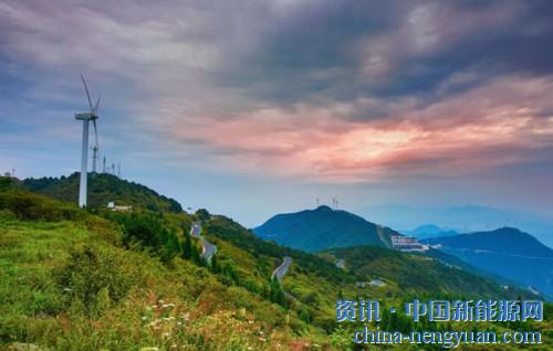 为切实推进环境保护工作、增加清洁能源使用,湖北省咸宁市结合地域实际,着力建设多个风电场。近日,总投资规模达4.5亿元的方冲风电场成功送电