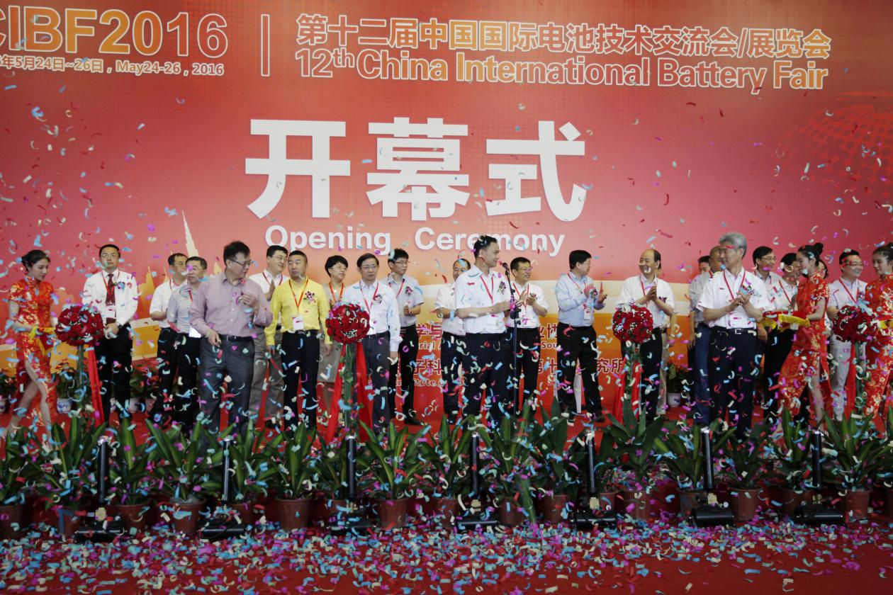 			中国储能网讯：“中国国际电池技术交流会/展览会（CIBF）”是由中国化学与物理电源行业协会主办的电池行业国际例会，每两年在中国举办一届。继2016年5月24日～26日在深圳会展中心成功举办了“第十二届中国国际电池技术交流会/展览会(CIBF2016)”后，中国化学与物理电源行业协会定于2018年5月22日～24日继续在深圳举办规模空前的“第十三届中国国际电池技术交流会/展览会（CIBF2018）”