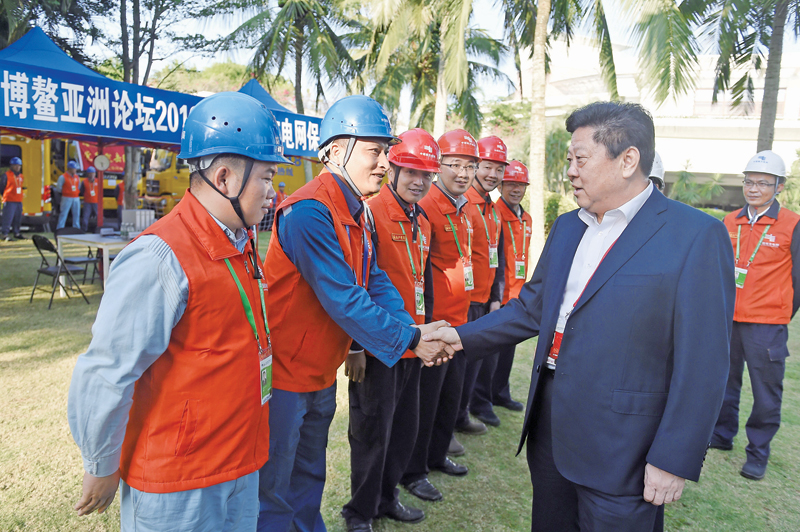 　　公司党组书记、董事长李庆奎到博鳌亚洲论坛2018年年会南方电网保供电现场指挥部检查指导工作。 南网报记者 李志杰 吴兴波 摄　　南网报讯 博鳌亚洲论坛2018年年会4月8日拉开帷幕，世界再度进入&ldquo;博鳌时间&rdquo;