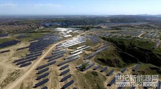 &nbsp;第三批领跑者基地确定，光伏圈最大的热点话题又非&ldquo;领跑者&rdquo;莫属。领跑者基地以最低的LECO（平准化度电成本）和最高的PR（效能比）作为评估关键，且需要具备三个必要素质：效率要更高，速度要更快，产品或项目具备榜样示范意义
