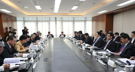 				　　4月10日，博鳌亚洲论坛2018年年会在海南省博鳌开幕，国家电网公司董事长、党组书记舒印彪参加博鳌亚洲论坛2018年年会开幕式。10日下午，国务院国资委在博鳌组织召开央企座谈会，舒印彪在座谈会上发言，畅谈学习习近平主席博鳌论坛开幕式主旨演讲的体会
