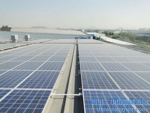                                                                                                                                                                    	　　近日，27家A股光伏公司纷纷发布年报或业绩快报，据统计，这27家光伏公司净利润总额为126.08亿元，如果去掉其中两家净利润为负的企业，总体净利润甚至高达139.38亿元。