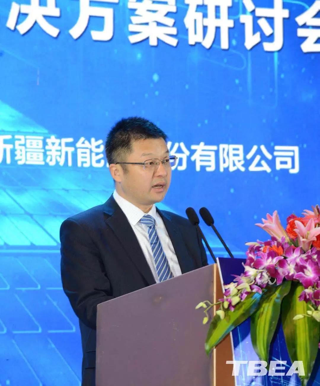 	中国储能网讯：4月13日，特变电工携全新一代组串级逆变器——TS80KTL-PLUS，亮相“2018（西安）光伏平价创新解决方案研讨会”，一扫不久前在第三批光伏领跑基地项目中的低迷表现。	在当日举办的媒体见面会上，新特能源股份有限公司董事长、特变电工新疆新能源股份有限公司总经理张建新接受了包括《能源》记者在内的多家媒体联访