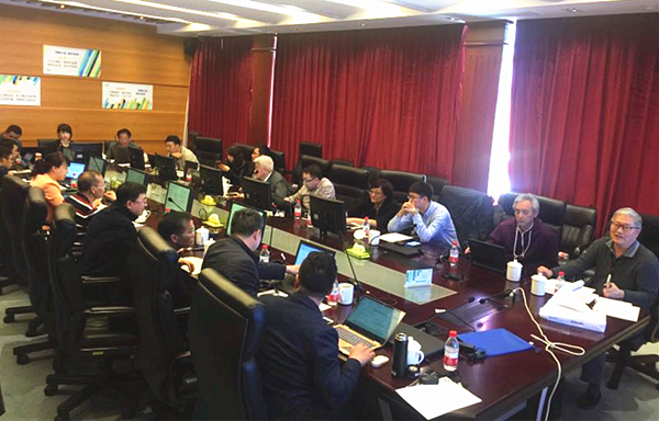 　　【中国仪表网 仪表会议】为加强对国际先进标准的跟踪与研究，实质性参与国际标准的制定，全国电工仪器仪表标准化技术委员会于3月28日至3月29日在上海召开&ldquo;IEC62052、IEC62053&rdquo;系列国际标准研讨会，针对此系列国际标准草案进行深入研讨，以提出有价值的中国意见，提高我国参与国际化活动的话语权。&nbsp;&nbsp;图为研讨会现场&nbsp;　　受委员会的邀请，江苏计量院产品所总工邵羽达赴上海参会，在两天的会议中，积极参与会议讨论，重点在电气安全部分的内容提出了相关的修订