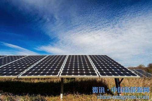                                                                                                                                                                     	　　2017年是中国光伏产业高歌猛进的一年，光伏总装机高达53吉瓦，不但是中国历史上光伏装机规模最高的一年，并且超过曾经的光伏装机第一大国德国过去20多年的光伏装机总量。光伏的快