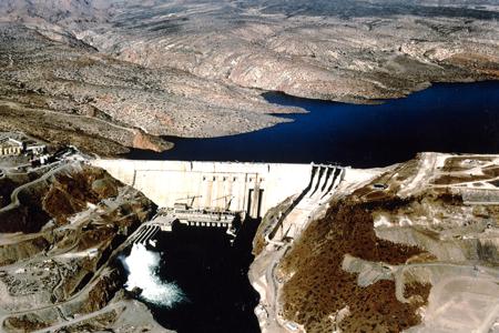 	                    	【电缆网讯】哥伦比亚环境机构Anla坚持拒绝152MW Piedra del Solhydroelectric水电站项目许可证申请的决定。		在一份602页的决议中，Anla列举了与该项目对桑坦德省北部部门供水和脆弱生态系统影响有关的因素