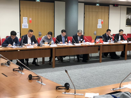 　　【中国仪表网 仪表会议】为落实中法产业界对接合作，工业和信息化部与法国经济与财政部于2018年4月12-13日组织召开了中法&ldquo;绿色制造&rdquo;工作组及&ldquo;未来工业&rdquo;圆桌会议，共同开展政府间对话。工信部王新哲总经济师、财务司吴义国副司长、节能与综合利用司毕俊生副司长、装备工业司翟国春副司长、法国经济和财政部企业总署巴福尔署长和梅兰副署长及相关企业、行业协会、科研机构等40余位代表参加了本次会议
