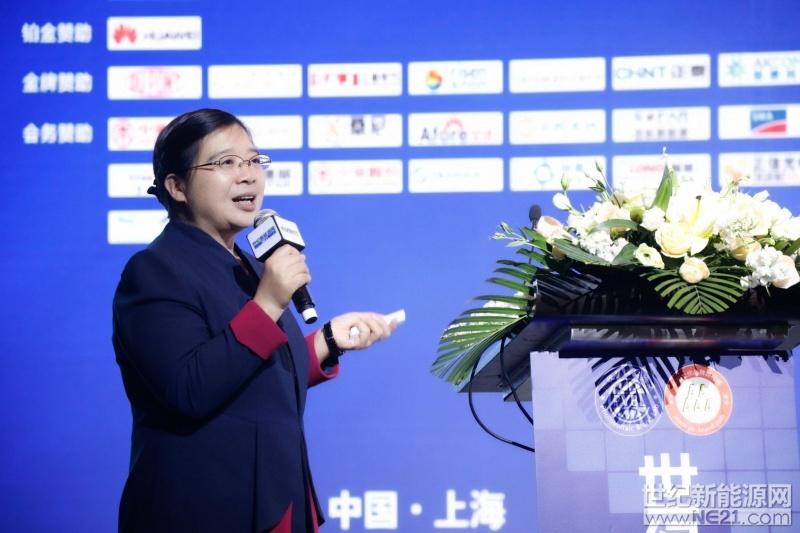 4月27日，第三届世纪光伏大会在上海举行，会议以&ldquo;新能源 新未来&rdquo;为主题，旨在研究万亿光伏产业后市场的挑战与机遇。本次论坛由由世纪新能源网、光伏品牌实验室（PVBL）联合主办，近500余位嘉宾代表齐聚一堂，各抒己见，从不同的角度对中国光伏发展建言献策，热烈探讨未来中国光伏发展之路