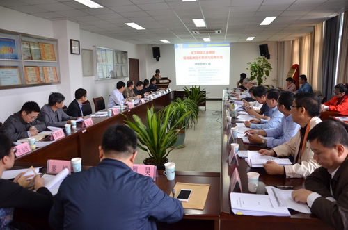 　　【中国仪表网 仪表研发】4月27日，安光所承担的国家科技支撑项目课题&ldquo;化工园区工业排放现场监测技术系统与应用示范&rdquo;通过了安徽省科技厅组织的专家验收。&nbsp;&nbsp;图为验收会现场&nbsp;　　该课题针对化工园区污染排放监测、控制和减排的迫切需求，开展多种复杂污染气体成分现场监测技术系统的研发和集成示范