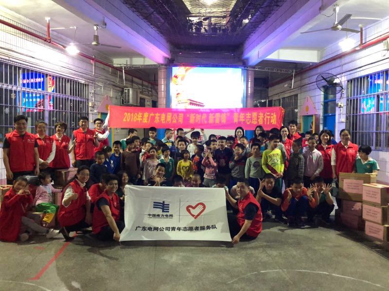 　　&ldquo;五四&rdquo;前夕，全国2017年宣传推选学雷锋志愿服务&ldquo;四个100&rdquo;先进典型活动结果出炉了！榜上赫然有着一个充满光亮和温度的项目&mdash;&mdash;南方电网&ldquo;蓝公益&rdquo;志愿服务项目！　　这是一次什么样的评选？　　宣传推选学雷锋志愿服务&ldquo;四个100&rdquo;先进典型活动，是由中央文明办、国务院国资委、共青团中央等上级单位联合举办的全国性活动。要获得这项荣誉，必须要通过宣传发动、择优推荐、集中展示、群众投票、