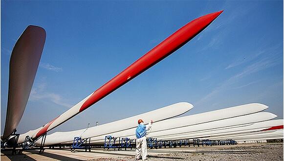  　　單機(jī)50MW的海上風(fēng)力發(fā)電機(jī)已經(jīng)在路上。


 
圖片來源：視覺中國(guó)
 
　　據(jù)美國(guó)Greentech Media報(bào)道，一組用于50MW風(fēng)力發(fā)電機(jī)的渦輪葉片將于今年夏天開始實(shí)物測(cè)試