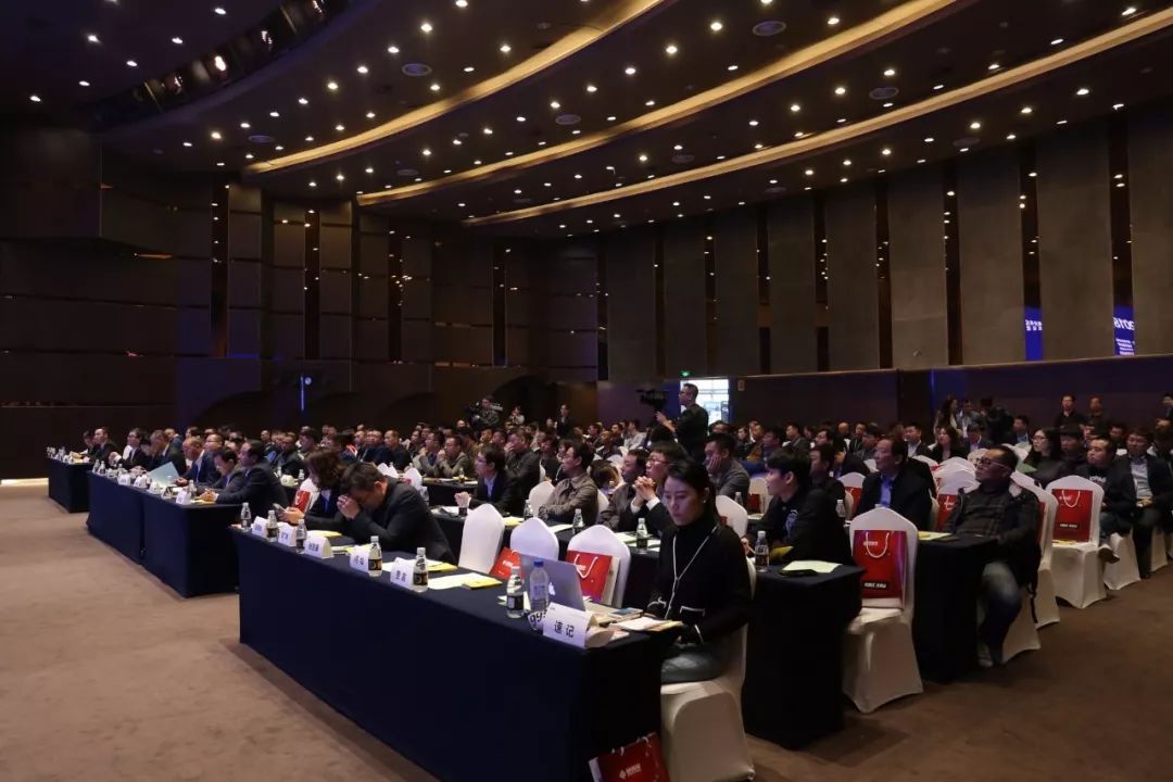 原标题：2018东北亚户用分布式论坛胜利召开            为响应发展国家光伏产业号召，推动产业优化升级，促进东北地区经济结构调整与转型，2018年5月3日，由吉林省能源局、长春市发改委、长春市会展办主办，世纪新能源网、吉林省风能太阳能学会联合主办，世纪新能源网承办的2018东北亚户用分布式论坛在吉林省长春市会展中心大饭店举办，现场座无虚席、盛况空前。 吉林省能源局杨维忠处长、工信部赛迪研究院陈东坡博士、中国光伏行业协会户用光伏专委会戴思源、国网光伏云事业部东北业务处业务总监杨丽明、能融网CEO李