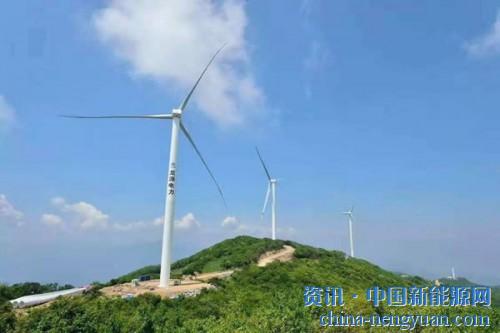                                                                                                                                                                     	　　根据国家发展改革委《关于适当调整陆上风电标杆上网电价的通知》《关于完善陆上风电光伏发电上网标杆电价政策的通知》规定，湖北省物价局近日批复三峡新能源通城黄龙山等4个风电项目上网