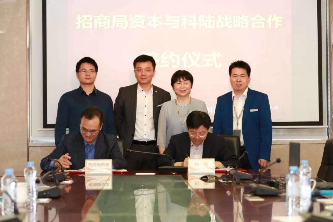 	中国储能网讯：近日，深圳市科陆电子科技股份有限公司（以下简称“科陆”）与招商局资本管理有限责任公司（以下简称“招商局资本”）战略合作签约仪式在科陆大厦隆重举行。招商局资本副总经理、高级董事总经理杨百千先生，董事总经理余江先生，科陆董事长饶陆华先生，副总裁桂国才先生，科陆子公司车电网总经理王京女士等出席签约仪式