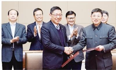 	中国储能网讯：日前举行的港华金坛储气库扩大合作签约仪式传出消息称，作为我国城镇燃气首个大规模地下盐穴储气项目及商业储气项目，港华金坛储气库一期3口井已于今年1月竣工并通过验收，计划7月正式投入运营。项目二期7口井也已于3月启动建设，预计将在2022年完工