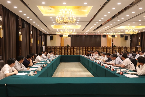 				5月9日，中央企业参与支持雄安新区建设座谈会在河北雄安新区举行。会议旨在深入学习贯彻习近平总书记关于设立雄安新区的系列重要讲话精神，贯彻落实党中央、国务院批复的雄安新区规划纲要的有关要求，推动央企有力、有序、有效参与雄安新区建设