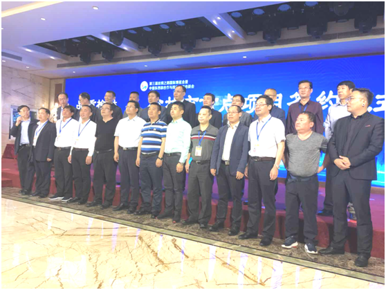 原标题：贺:路歌陕西榆林子公司正式签约落定                 5月11日下午，第三届丝博会暨西洽会绥德县重点招商项目签约仪式在古城西安举行。合肥维天运通（路歌）杜兵总经理受邀出席，并与榆林市绥德县人民政府现场签订互联网科技物流项目