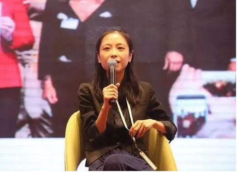                                        	　　日前，记者对晶科能源副总裁钱晶采访，针对近期行业热点问题进行解读。具体如下：	　　记者：今年第三批领跑者的各应用领跑基地中标已见分晓，紧随其后的将是大量组件、逆变器采购的层层推进