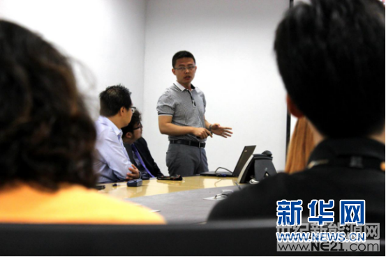 &nbsp;2016年初，借助马来西亚当地的资源优势和成本优势，隆基股份在马来西亚砂拉越州古晋建立了全资子公司。隆基股份马来西亚子公司的成立为当地创造了2500份以上的就业机会，也因此多了一批常年往返于中国和马来西亚的工作者，邵亚洲就是其中一员