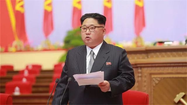 原标题：金正恩执政后的朝鲜经济——现状、困境、趋向             自2012年4月金正恩执政以来，世人对朝鲜的关注度倍增。关注的内容主要有:不满30岁、毫无治理国家经验的朝鲜第三代领导人金正恩能否顺利掌控政权并巩固其地位;朝鲜能否采取切实可行的有效措施来将经济由“负增长经济”转变为“正增长经济”并实现经济的腾飞；核问题与对外关系将向何处发展等