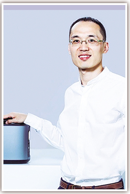 			              	王雷博士毕业于香港大学机械工程系，研究方向为新型电池技术及燃料电池。在2017年创办储能科技公司EcoFlow前，他曾任大疆创新电池研发部负责人，并将当时新款大疆无人机的电池续航时长由20多分钟提高到30多分钟