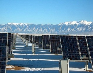 5月22日，全省“十三五”村级光伏电站扶贫建设项目在西宁市湟中县正式启动，标志着全省9个标段的项目全面启动实施。光伏扶贫项目是党中央、国务院给予贫困人口的一项重大政策红利，是眼前脱贫和持续增收统筹推进的有力举措，是发展壮大贫困村集体经济、解决无（弱）劳动力贫困人口基本生活保障的有效载体