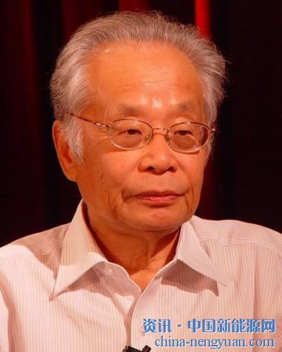                                                                                                                                                                     	　　得晶硅者得天下	　　记者：今年的政府工作报告提到，五年来我国清洁能源消费比重提高6.3个百分点。太阳能被视为未来最有前景的绿色能源，您怎么看待太阳能产业化的发展轨迹和经验