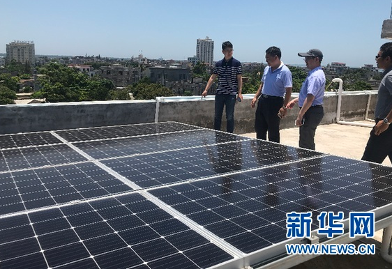 光伏扶贫作为国务院扶贫办2015年确定实施的“十大精准扶贫工程”之一，充分利用了贫困地区太阳能资源丰富的优势，通过开发太阳能资源、连续25年产生的稳定收益，实现了扶贫开发和新能源利用、节能减排相结合。财经日历资讯快递贵金属模拟交易贵金属专家直播室金投网贵金属行情软件自5月中旬新华网开启“寻找光伏扶贫电站‘中国样本’”报道活动后，就收到数家业内企业提供的优质扶贫电站资料，经过新华网调查、走访，其中已经有数家光伏扶贫电站脱颖而出，无论从发电经济效益、社会效益、建设美观度等方面，都起到了光伏扶贫电站中的“样本”