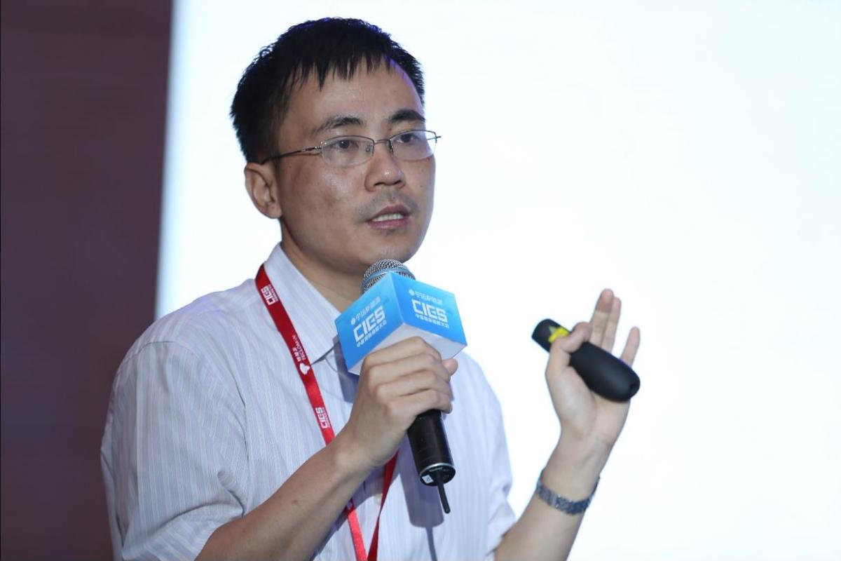 	中国储能网讯：5月19日至21日，“第八届中国国际储能大会”在深圳隆重召开， 来自中国、美国、德国、英国、加拿大、西班牙、日本、韩国、澳大利亚等国和地区1500余位政府机构、科研院所、行业组织、电力公司、新能源项目单位、系统集成商等代表出席本次大会。	国网能源研究院新能源与统计研究所主任工程师黄碧斌在分布式光伏与储能系统应用专场，以“分布式储能在配电侧的运营模式”为题，发表了精彩演讲
