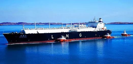 原标题:浮式LNG接收终端:调峰保供必选项? “浮式LNG(液化天然气)接收终端是短期内解决我国天然气需求增大与基础设施建设滞后矛盾的最有效方式。”在近日于北京召开的中国国际LNG峰会上,惠生海洋工程有限公司高级解决方案经理陈卫达对于浮式LNG接收终端给予的高度评价吸引了众多与会者关注