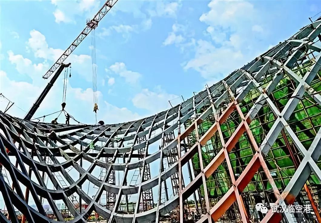 原标题：武汉临空港：名企激活高质量发展底层“细胞”             国家网络安全与人才创新基地展示中心项目正在抓紧施工。 5月21日，全省投资和重大项目推进会在武汉临空港经济技术开发区（东西湖区）召开，省领导和参会代表一道考察该区抓投资和重大项目建设的经验