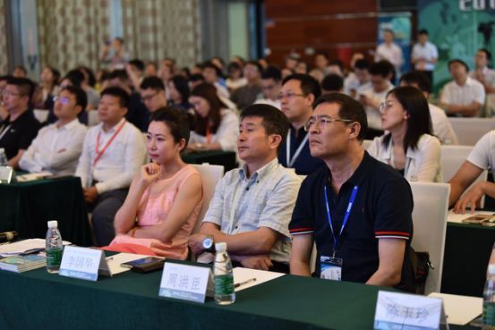 原标题：新时代，听大咖讲“锂” ——2018年锂电新能源产业链新格局高峰论坛成功举办            5月23日，由金冠电气、新财富联合主办的主题为”锂电新能源产业链新格局”的2018新能源产业高峰论坛在深圳隆重举行。现场多位锂电新能源行业协会的领导、行业泰斗级专家、上市公司董事长、高管，以及新财富最佳分析师和200余位机构投资者欢聚在一起，畅谈锂电新能源的发展前景，剖析行业的投资机会