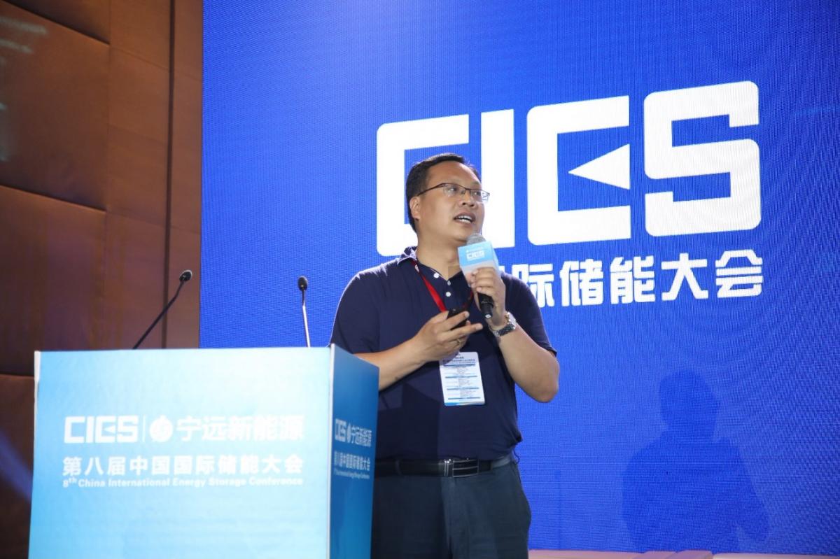 			中国储能网讯：5月19日至21日，“第八届中国国际储能大会”在深圳隆重召开， 来自中国、美国、德国、英国、加拿大、西班牙、日本、韩国、澳大利亚等国和地区1500余位政府机构、科研院所、行业组织、电力公司、新能源项目单位、系统集成商等代表出席本次大会。		中国电科院电工所储能系统集成与配置技术研究室主任、教授级高工李建林在储能电站专场，以“储能系统检测技术及标准解析”为题，发表了精彩的主题演讲