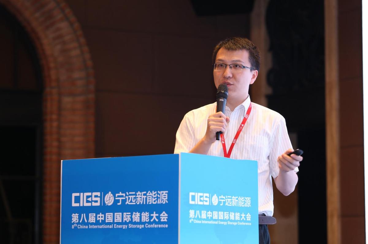 	中国储能网讯：5月19日至21日，“第八届中国国际储能大会”在深圳隆重召开， 来自中国、美国、德国、英国、加拿大、西班牙、日本、韩国、澳大利亚等国和地区1500余位政府机构、科研院所、行业组织、电力公司、新能源项目单位、系统集成商等代表出席本次大会。	清华大学电机系助理教授张宁在在能源区块链&云储能专场，发表了题为“未来电力储能系统的新形态--云储能”的精彩演讲