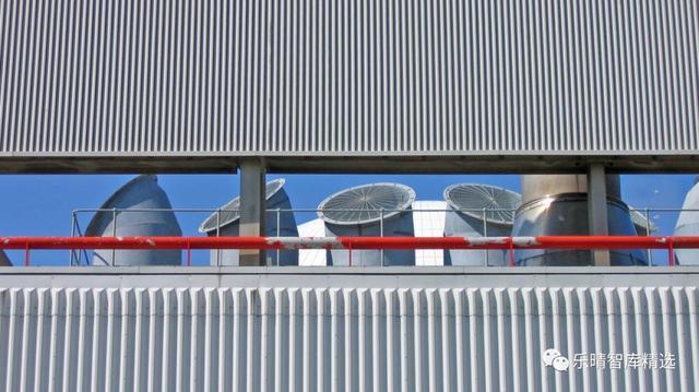 原标题：国内核电基建或提速，主设备商与建设商先行受益                 前言：2018年4月底，台山核电、三门核电相继获准装料，我国首批开建的三代核电机组有望顺利并网、商运，从而为后续核电建设提供更多选型参考，进而加快核电新机组核准，利好主设备制造商业绩释放。   1. 国内三代核电首堆建设进度符合预期，核电招标有望常态化 核电属于优质高效清洁能源，发展核电可促进我国能源结构转型以及改善环境污染情况